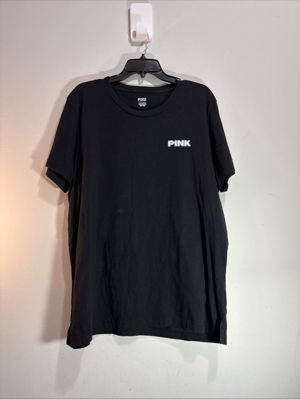 PINK Victoria's Secret Womens Black Logo Crew Neck T-Shirt. 1411